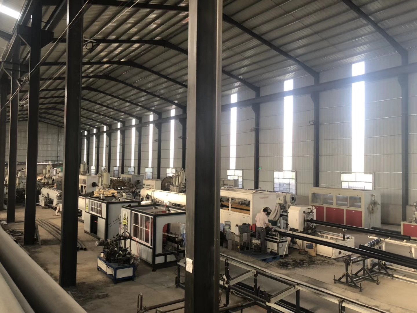 贺2019年5月6日上午11:18分腾远总部北厂6车间14条德国进口巴顿线(目前国内配置最高)、南厂6条钢丝网骨架线和4条双出线、4台315-1200多角焊机一次性试机生产成功! 贺2019年5月6日上午11:18分腾远总部北厂6车间14条德国进口巴顿线(目前国内配置最高)、南厂6条钢丝网骨架线和4条双出线、4台315-1200多角焊机一次性试机生产成功!