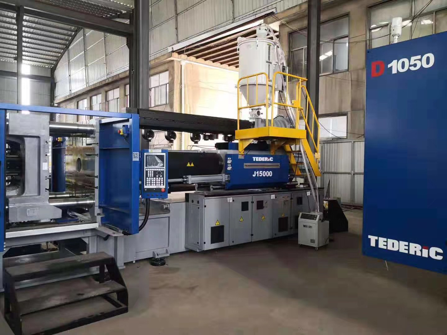 2019年9月26日，腾远总部新进管件设备陆续到厂并调试完毕。